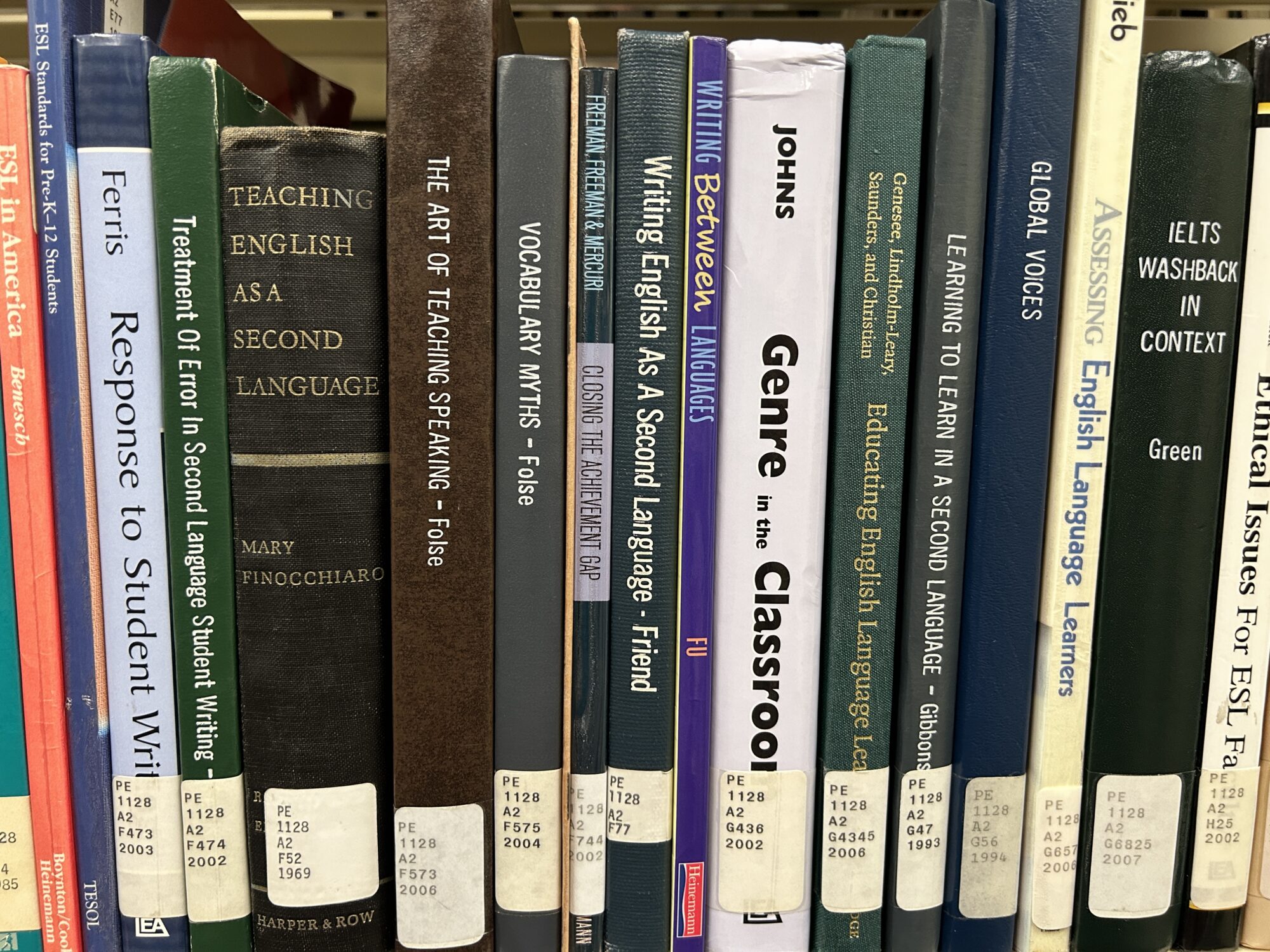 Resources available at the UAB library for teaching English as a Second Language.